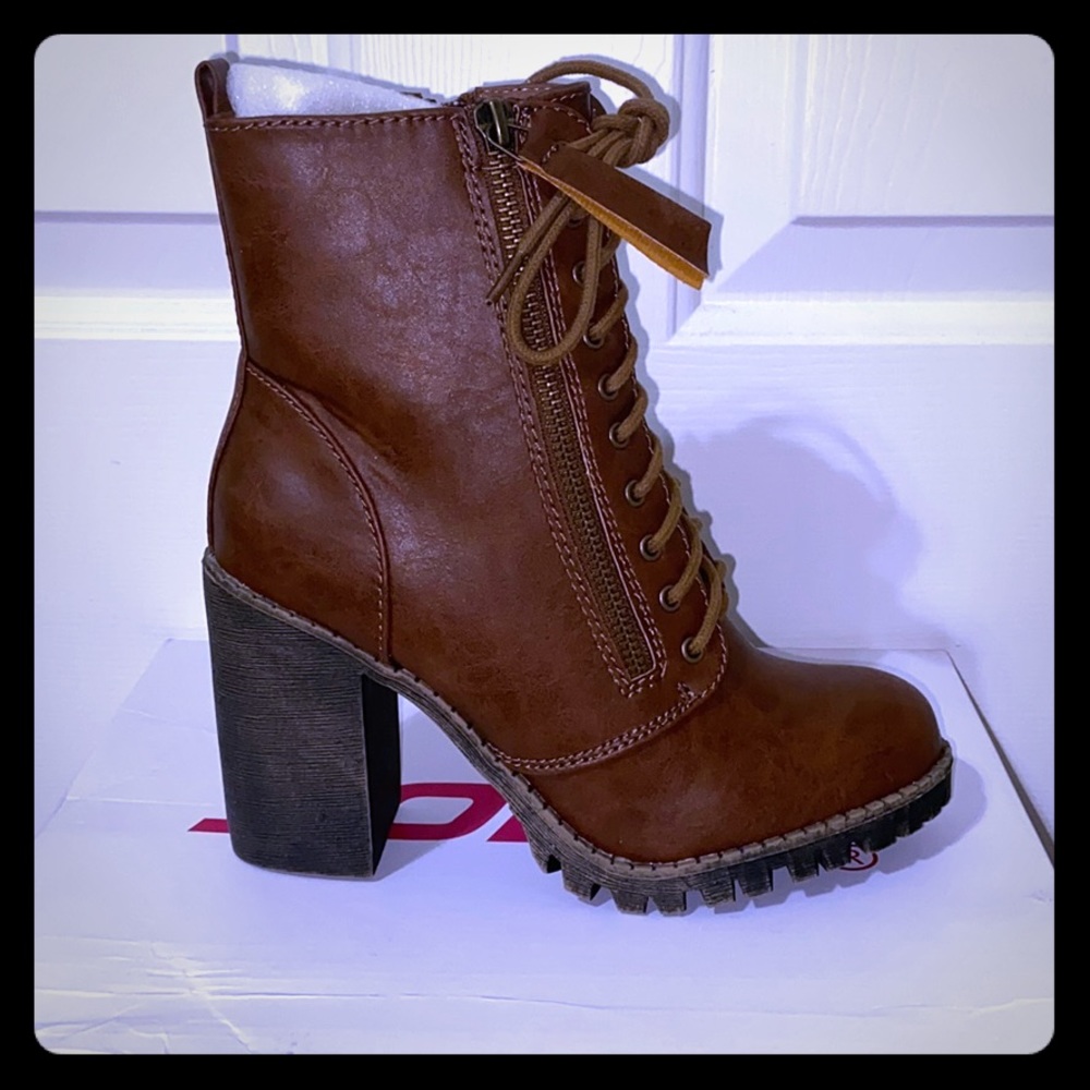NWOT Malia-S Brown Boots